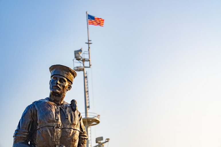 statue